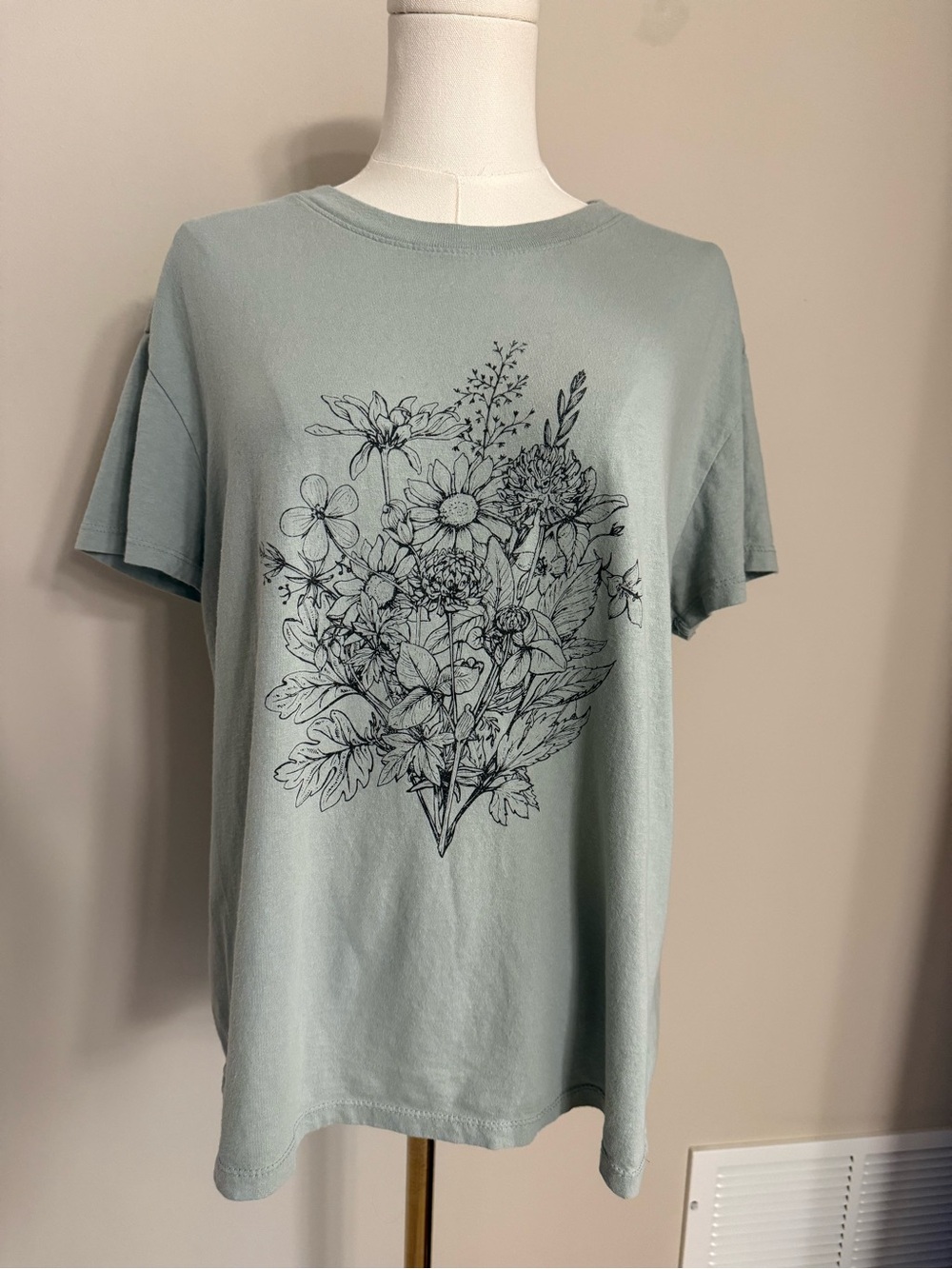 Doe. Sage Green Botanical Floral Graphic Tee Large Relaxed Cotton Shirt L Boho